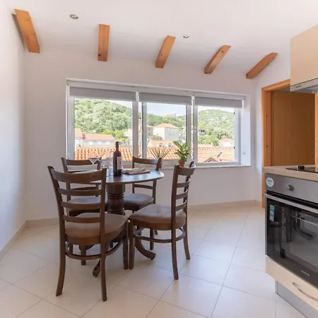 Emily * 萨度拉德